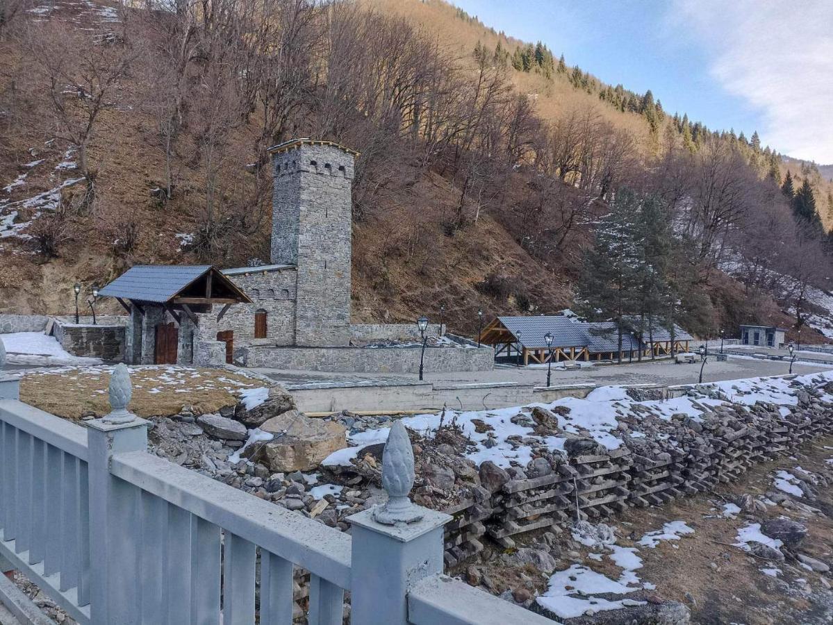 Guest House "Svaneti" Lentekhi Buitenkant foto
