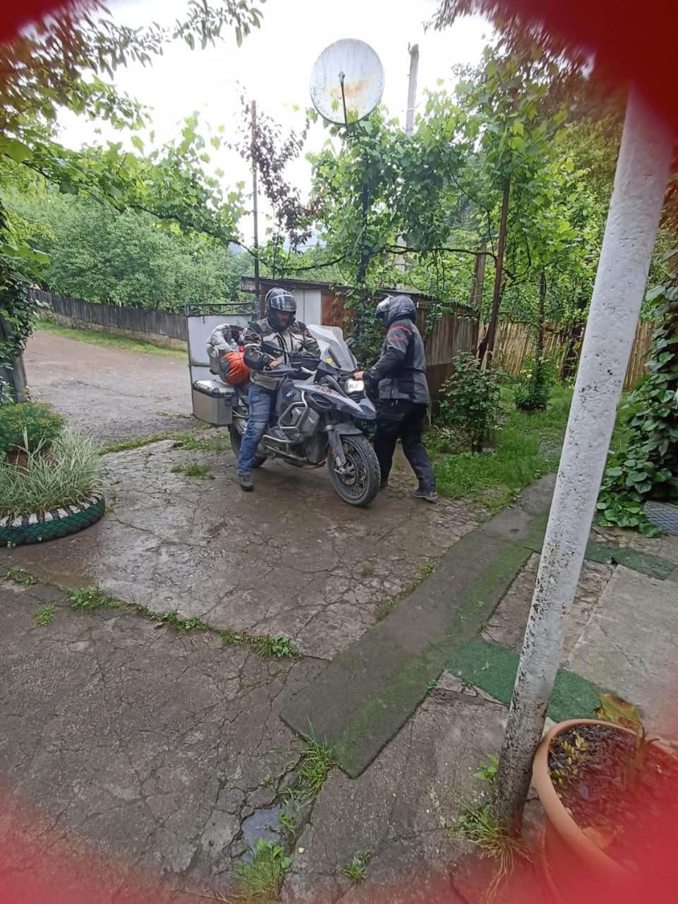 Guest House "Svaneti" Lentekhi Buitenkant foto