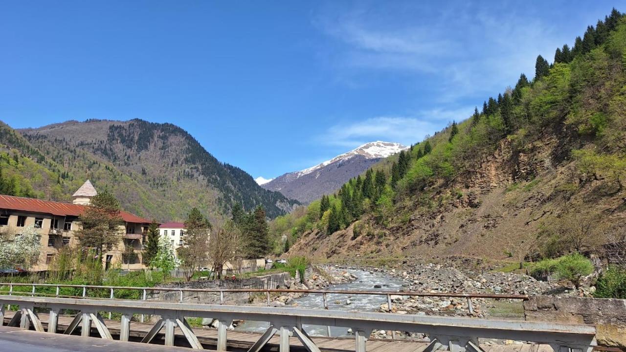 Guest House "Svaneti" Lentekhi Buitenkant foto