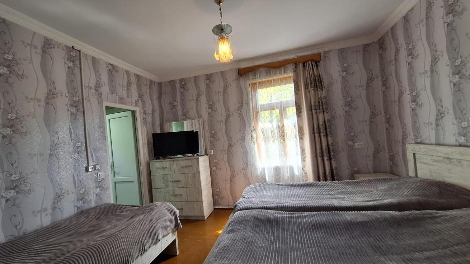 Guest House "Svaneti" Lentekhi Buitenkant foto