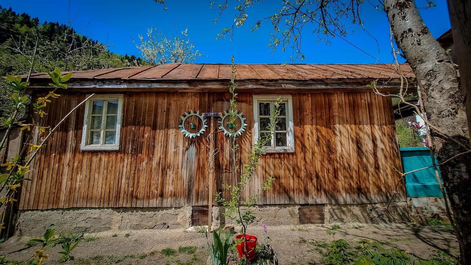 Guest House "Svaneti" Lentekhi Buitenkant foto