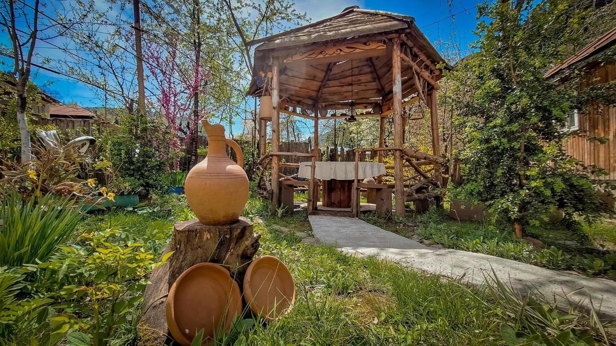 Guest House "Svaneti" Lentekhi Buitenkant foto